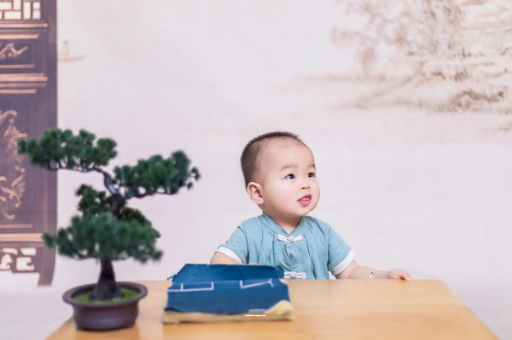 五指山怀孕肚子中间凹两边凸